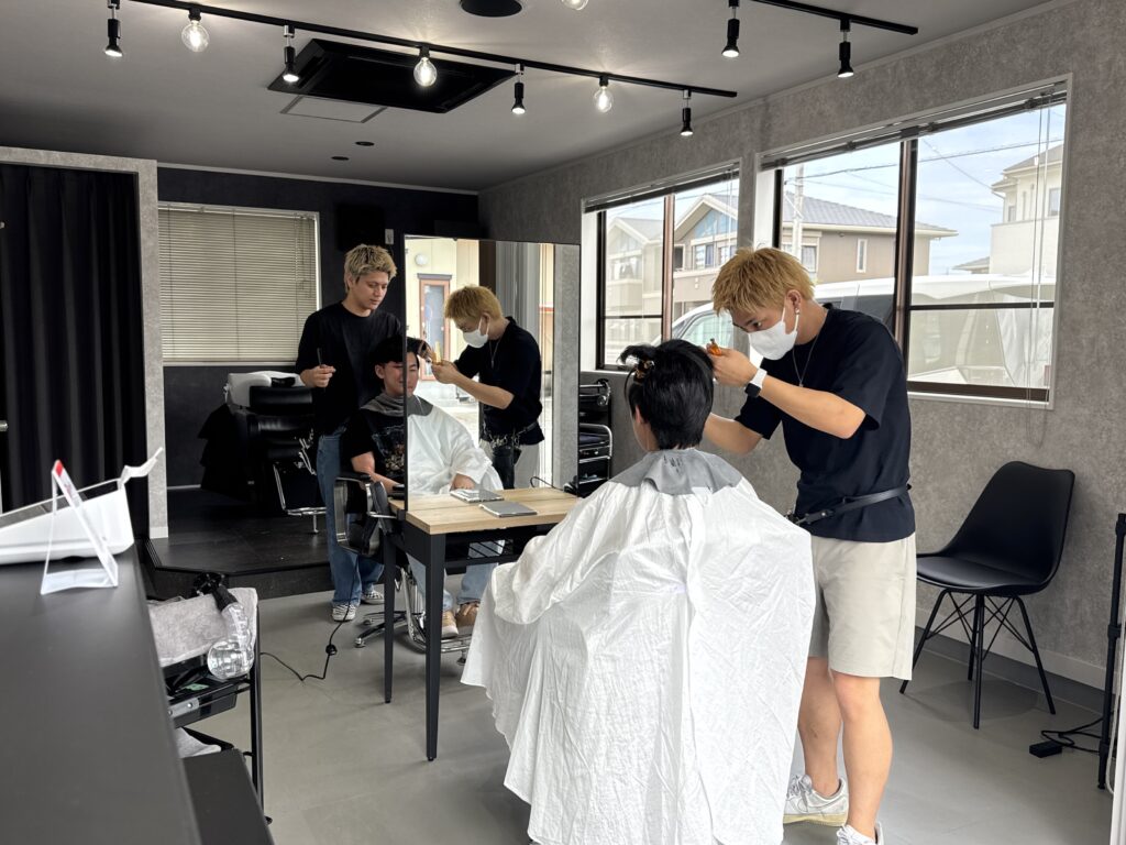 浜松市の男性専用美容室「BOOST men's hair salon 」スタッフ